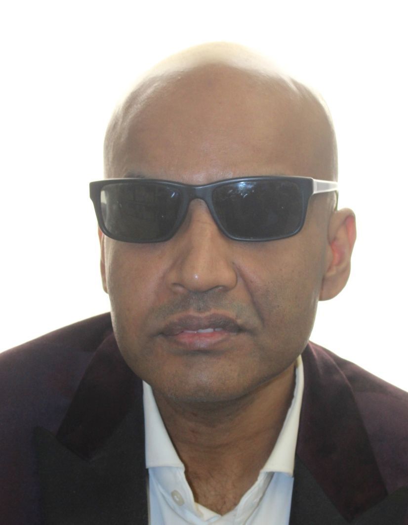 a picture of a man wearing sunglasses.