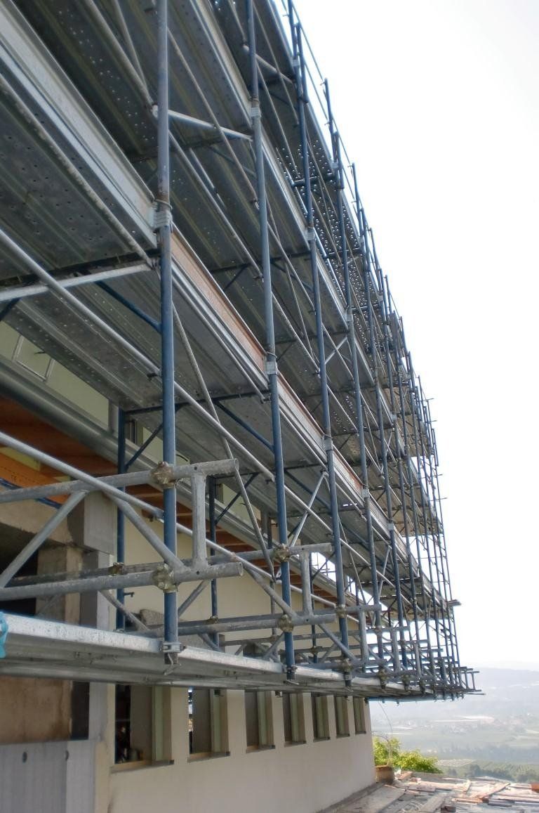 ponteggio per ristrutturazione di uno stabile