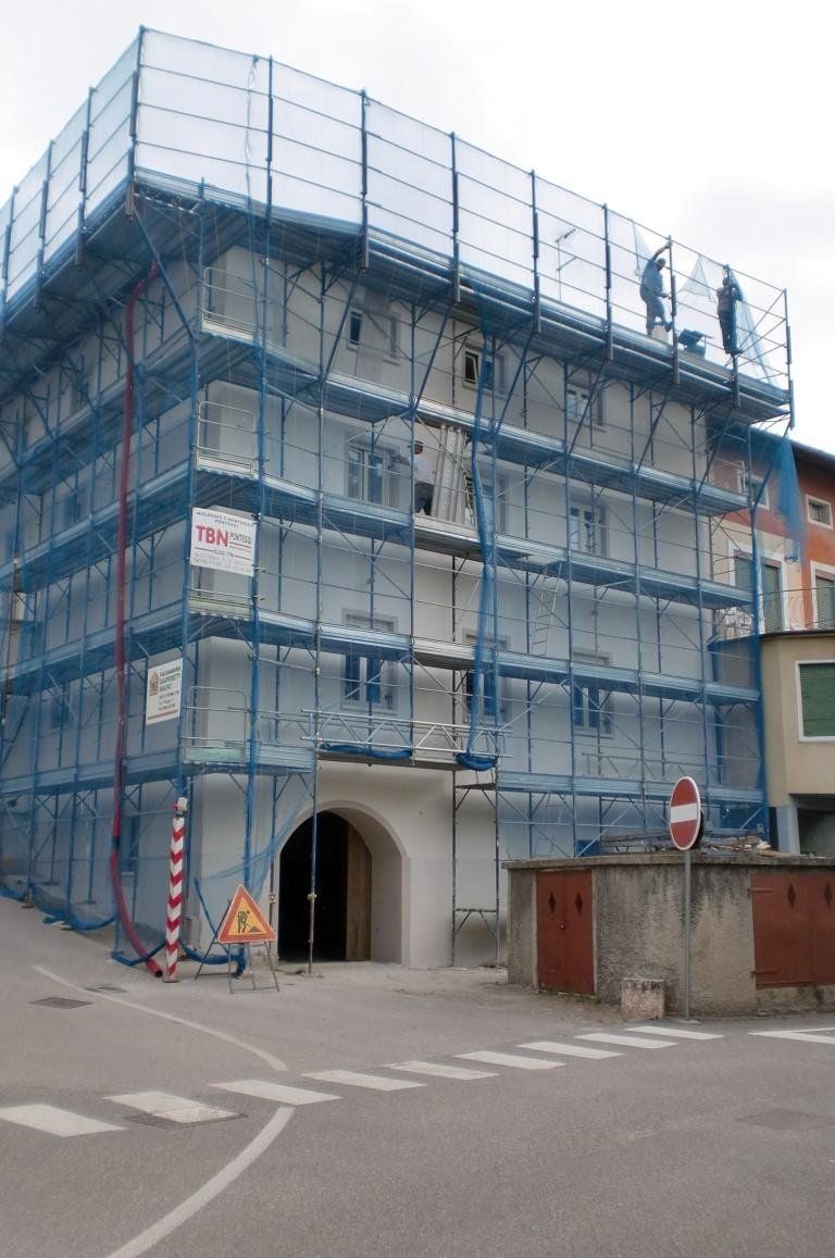 ponteggio per ristrutturazione di un edificio