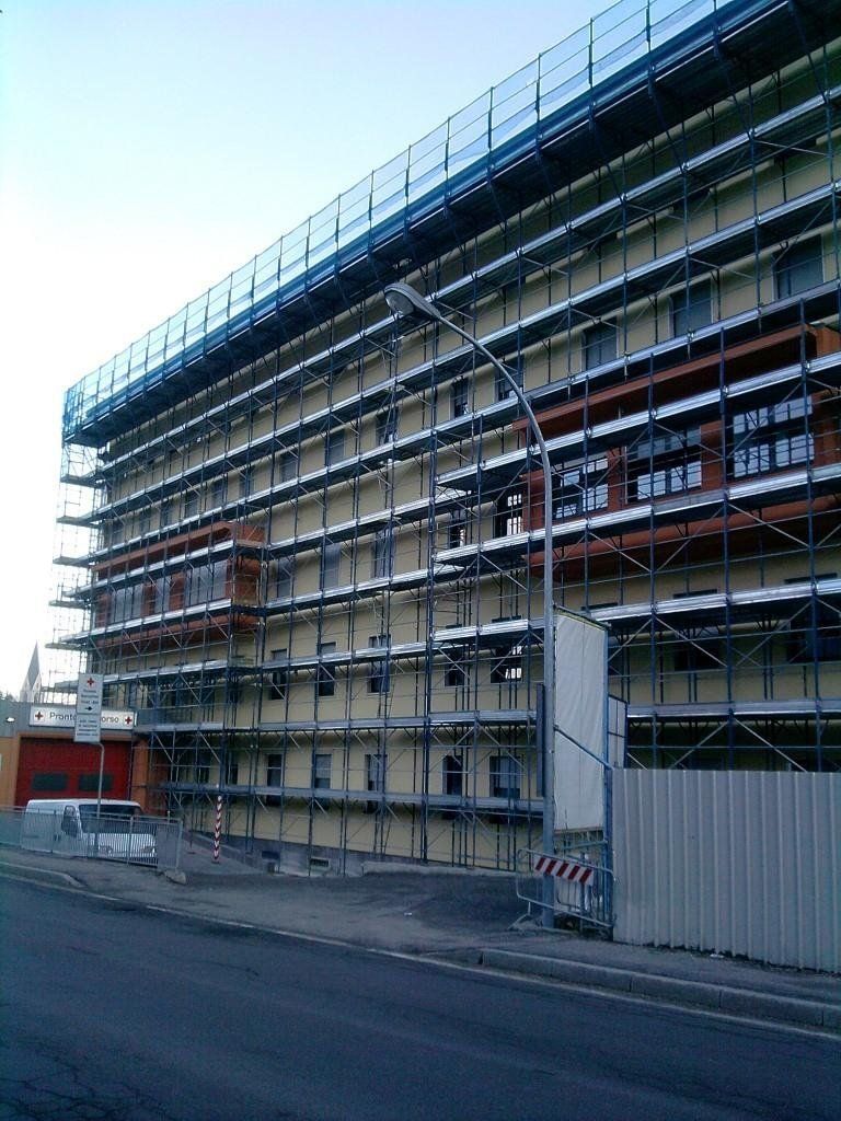 ponteggio in metallo per stabili