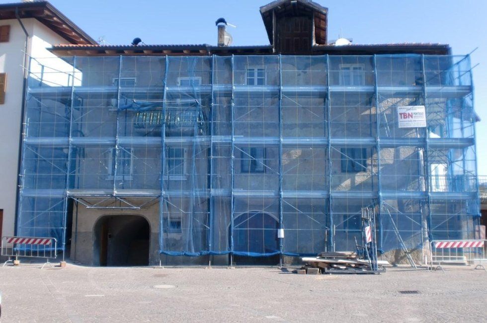 ponteggio in metallo per edifici storici