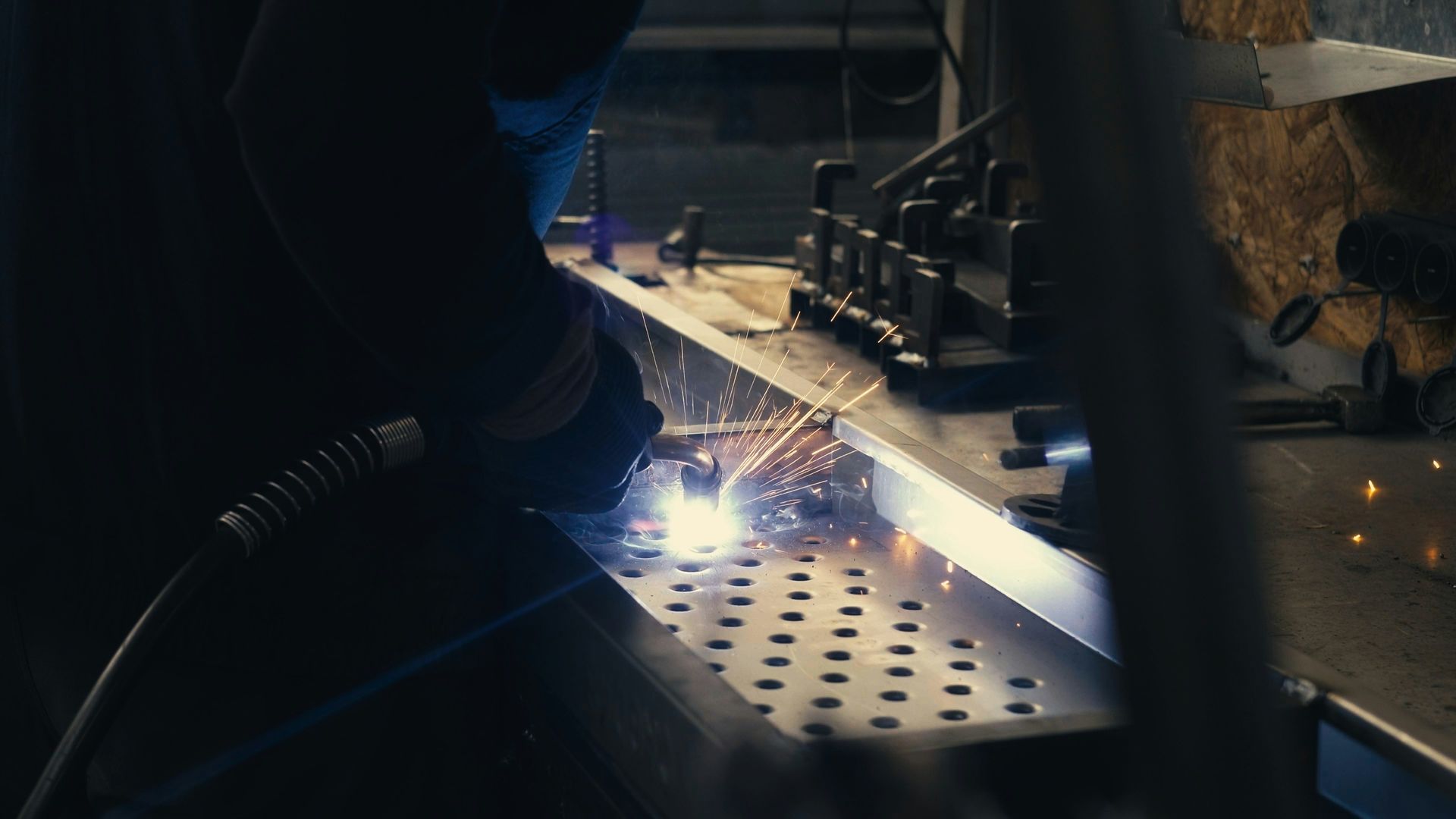 Fabricación de Piezas Metálicas: Proceso y Control de Calidad