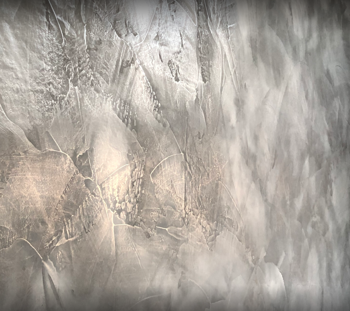 Een close-up van een grijze muur met een marmertextuur.