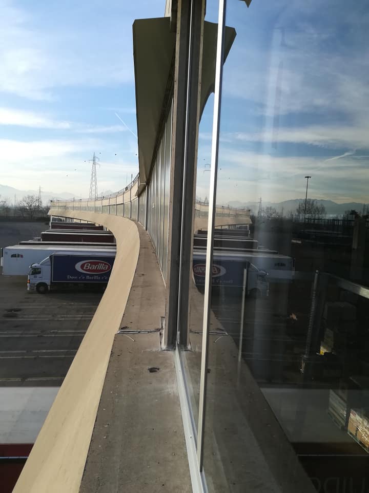 facciate continue per edifici commerciali