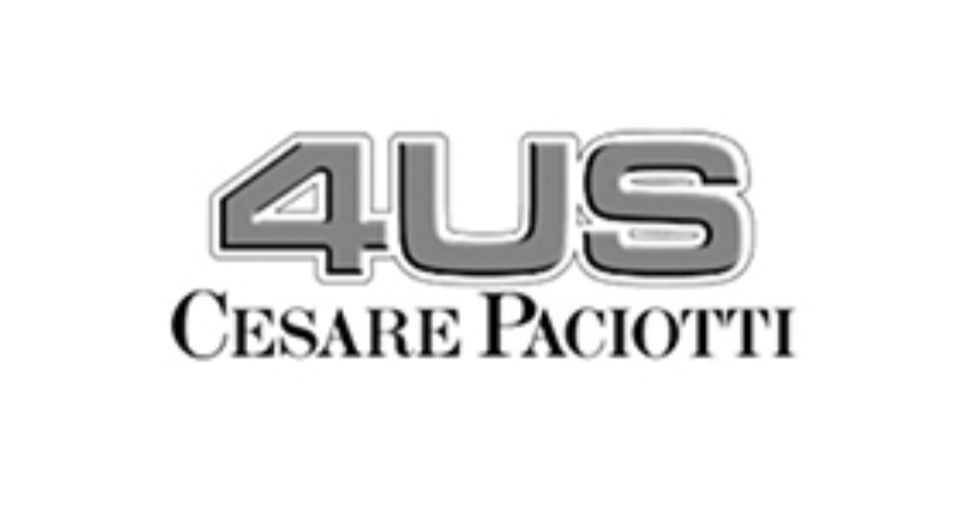 Logo 4US Cesare Paciotti con testo argentato.
