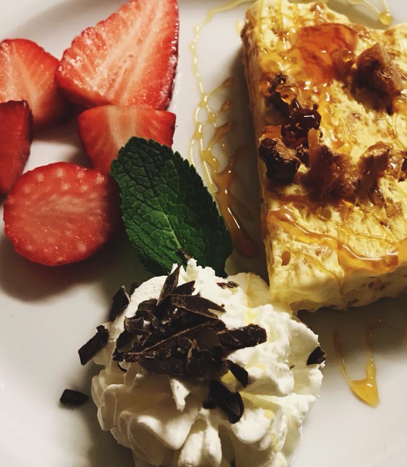 torta con panna e fragole