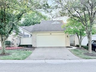 7288 Simsbury Dr, West Bloomfield, MI