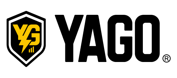 標誌採用黑黃相間的徽章，上面有“YG”和閃電圖案，以及黑色文字“YAGO”。
