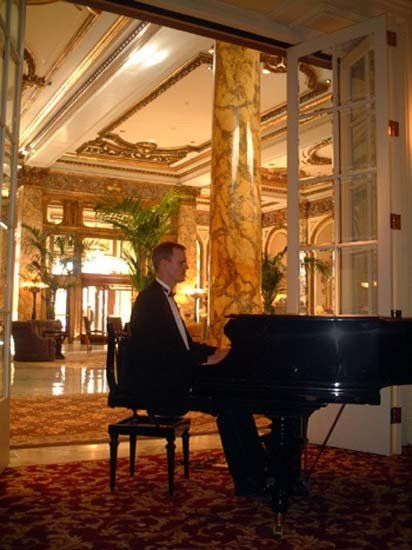 piano player in lobby