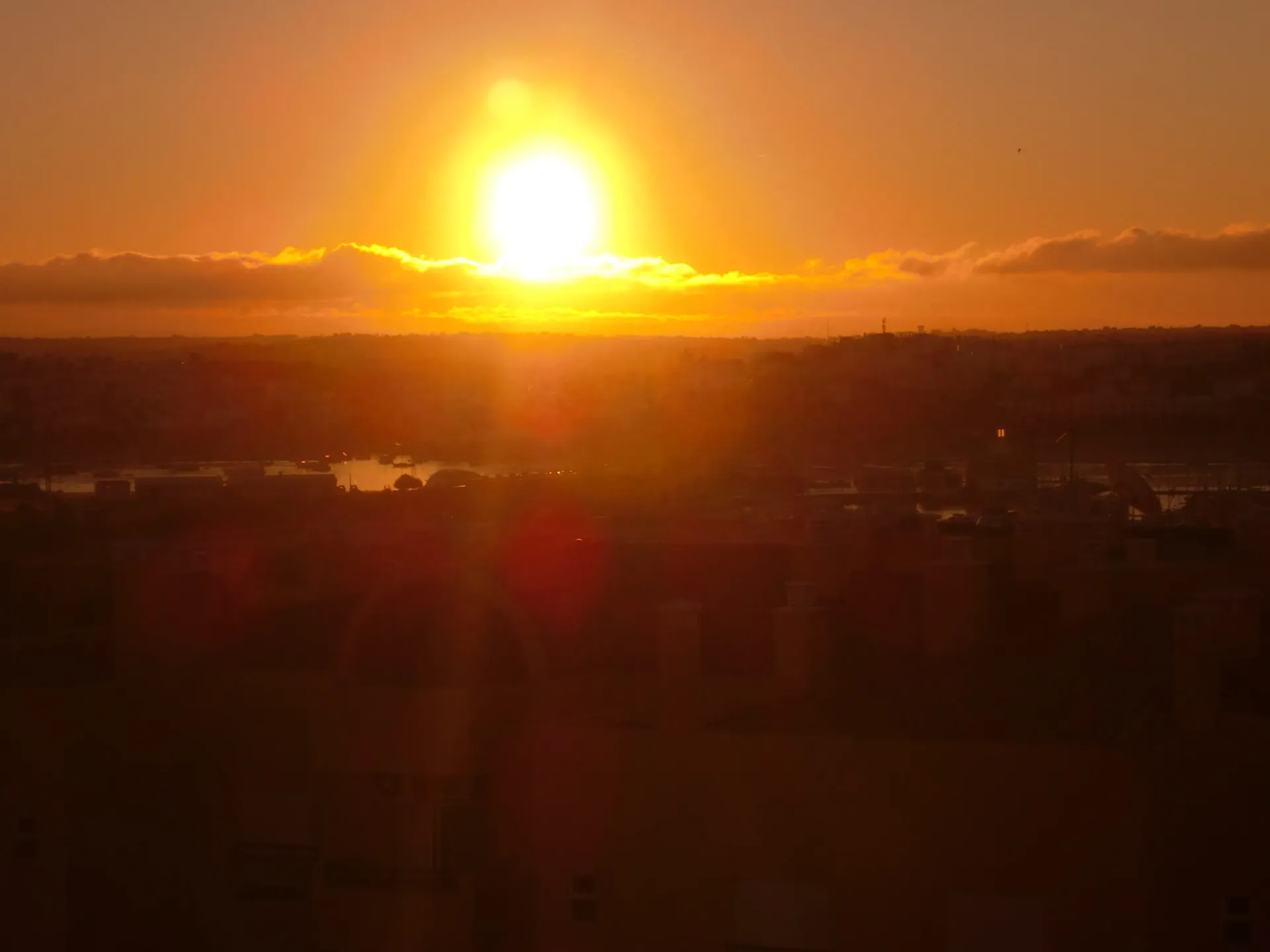 Sonnenuntergang über einer Stadt