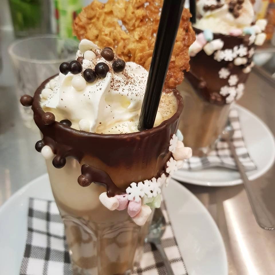 Cocktails und oder Heißgetränke
