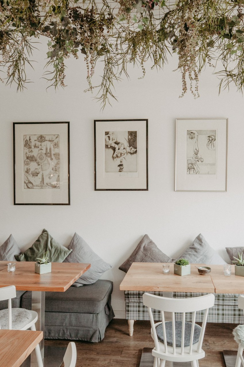 Dekoratives Bild, das einen Einblick in eine vergangene Ausstellung zeigt.