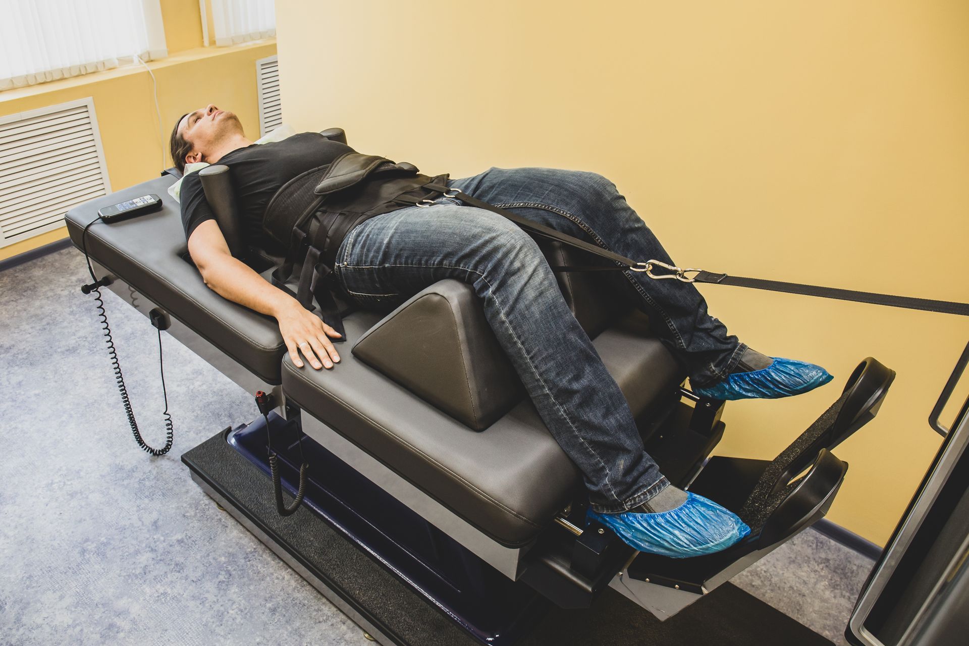 A man is laying on a table with his legs crossed.