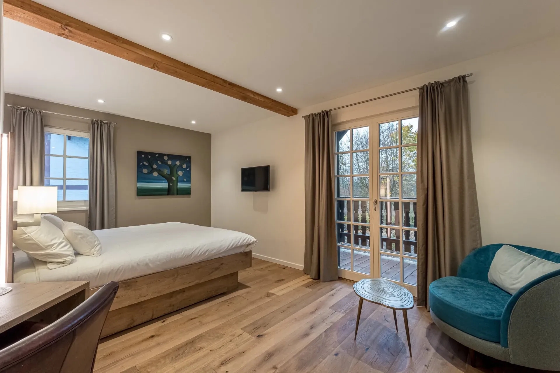 POURTALES - ROOM AT THE PARK