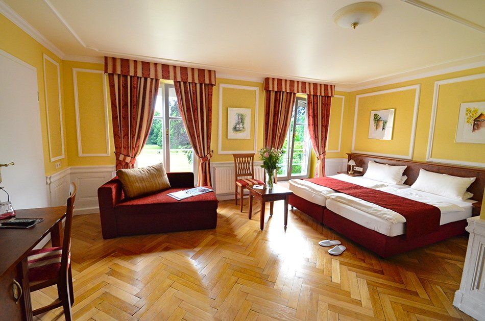 CLASSIC DOUBLE ROOM AT THE CHÂTEAU