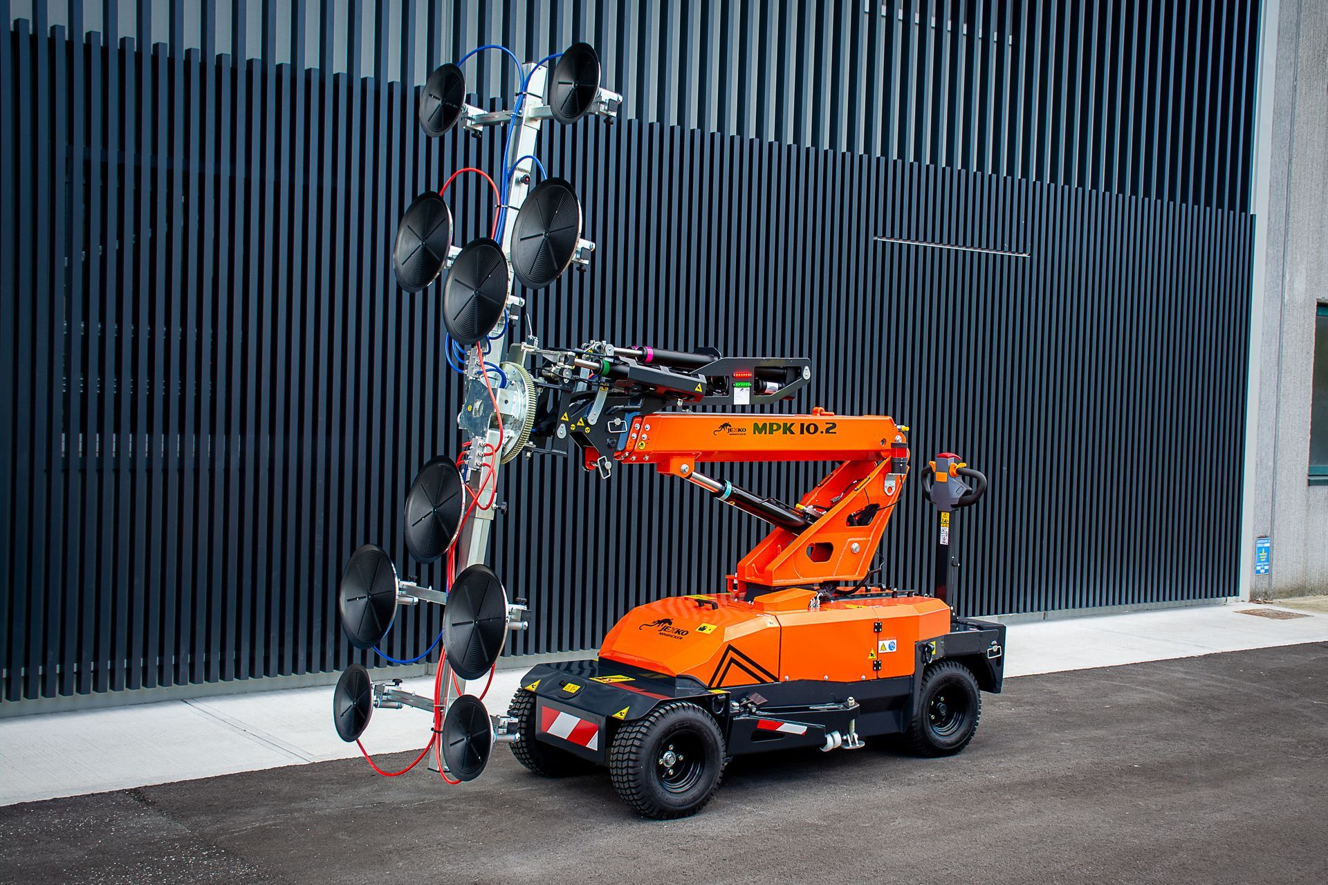 Gru semovente per sollevamento vetri
