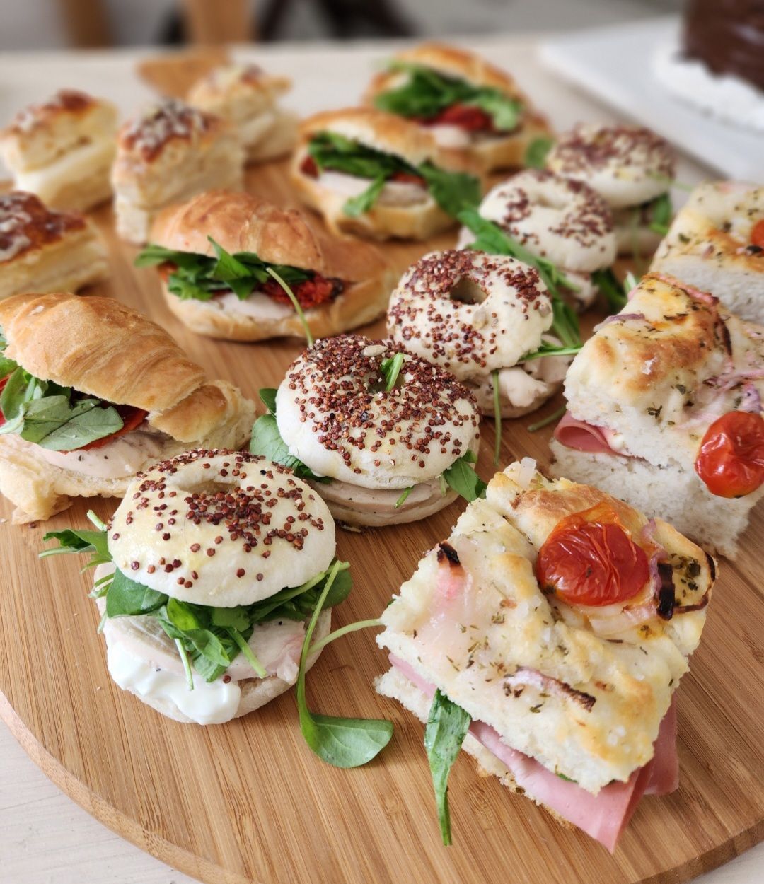 Un collage de cuatro imágenes de diferentes tipos de comida.