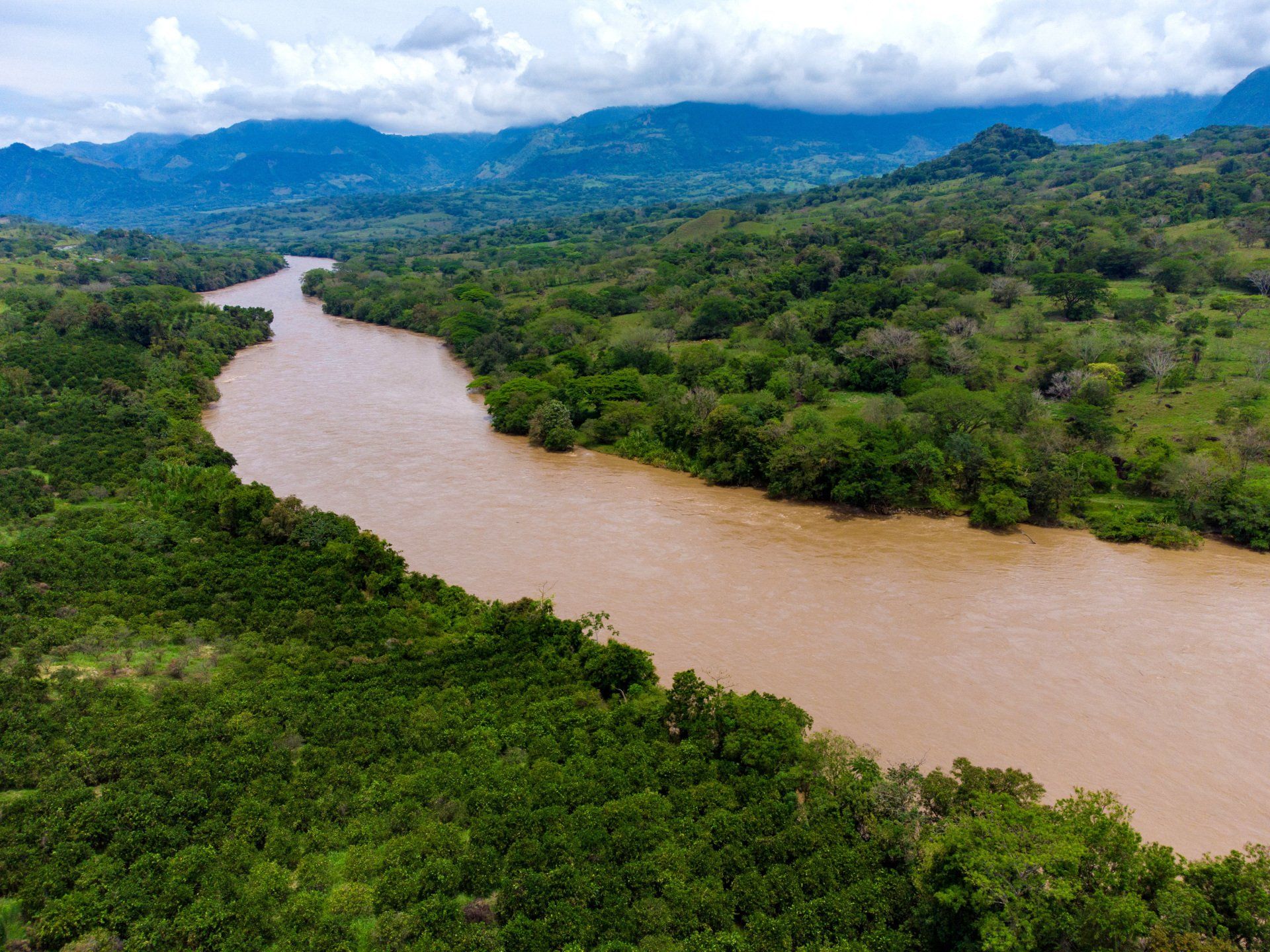 Caminatas ecológicas al Rio Cauca en Cauca Viejo Antioquia