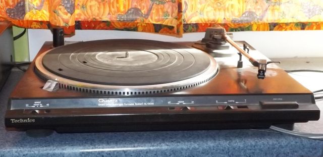 Record Store, New & Used Vinyl Records, Turntables