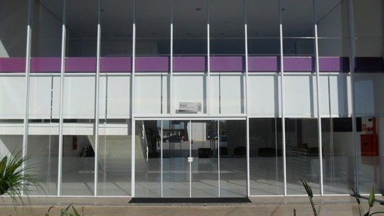 Entrada Envidraçada do Prédio | Vidraçaria Casa Verde