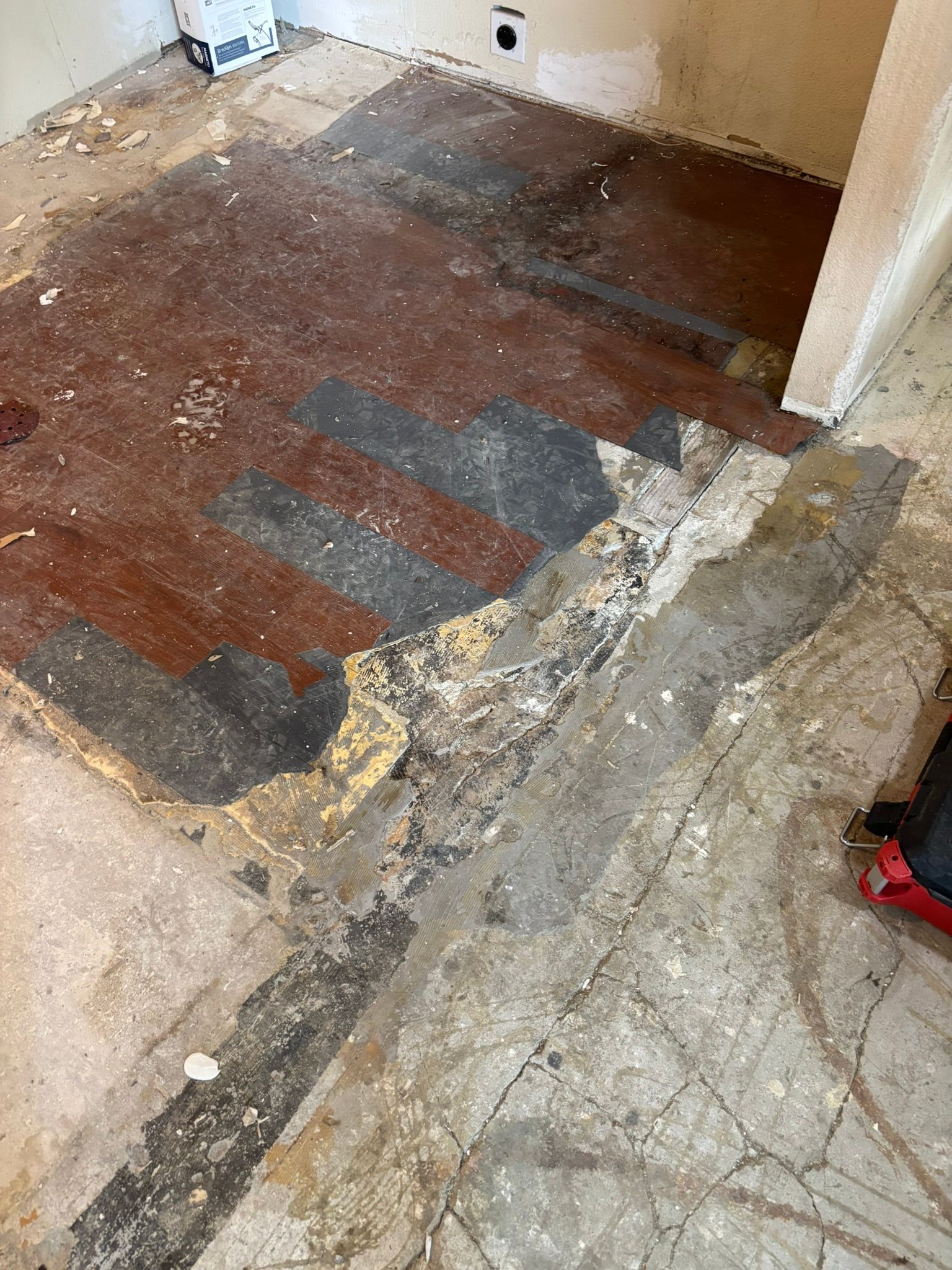 A close up of a dirty floor in a room.