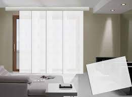 soggiorno con tende tecniche bianche scorrevoli