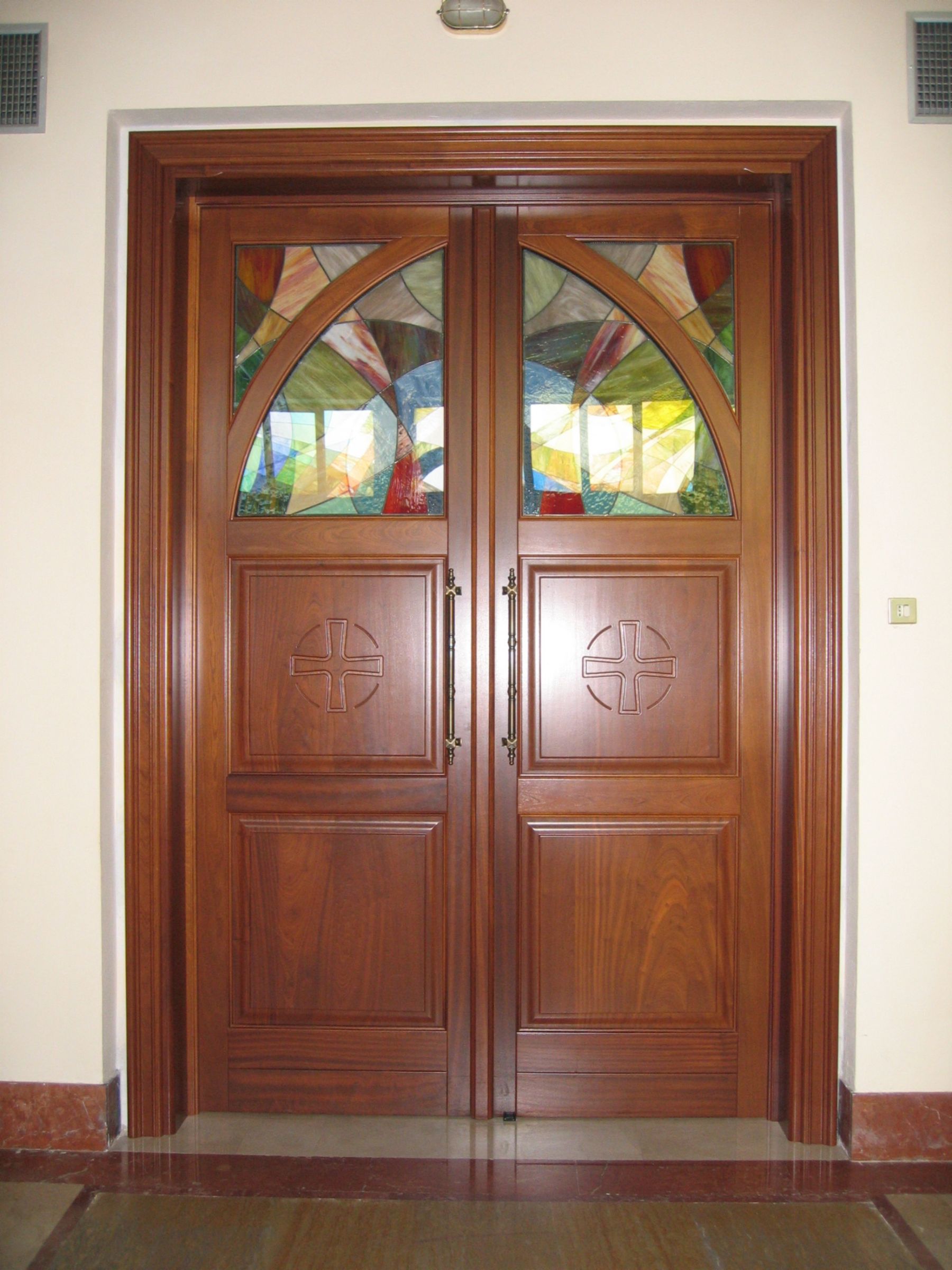 portoni d'ingresso su misura