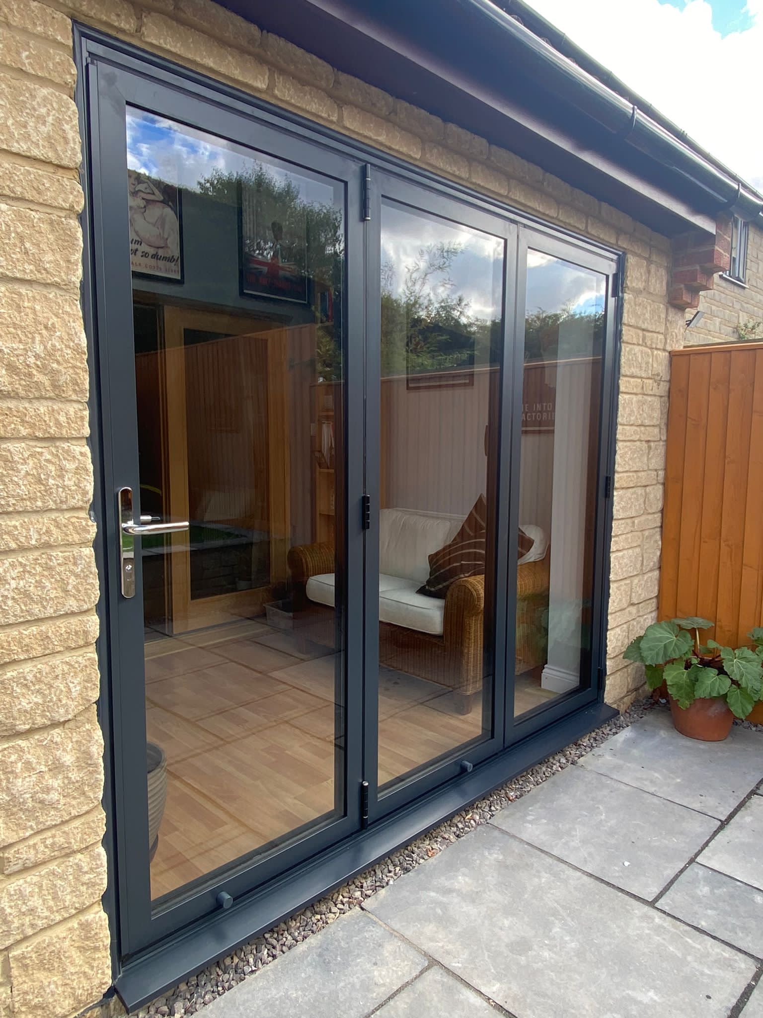 Bi-fold door