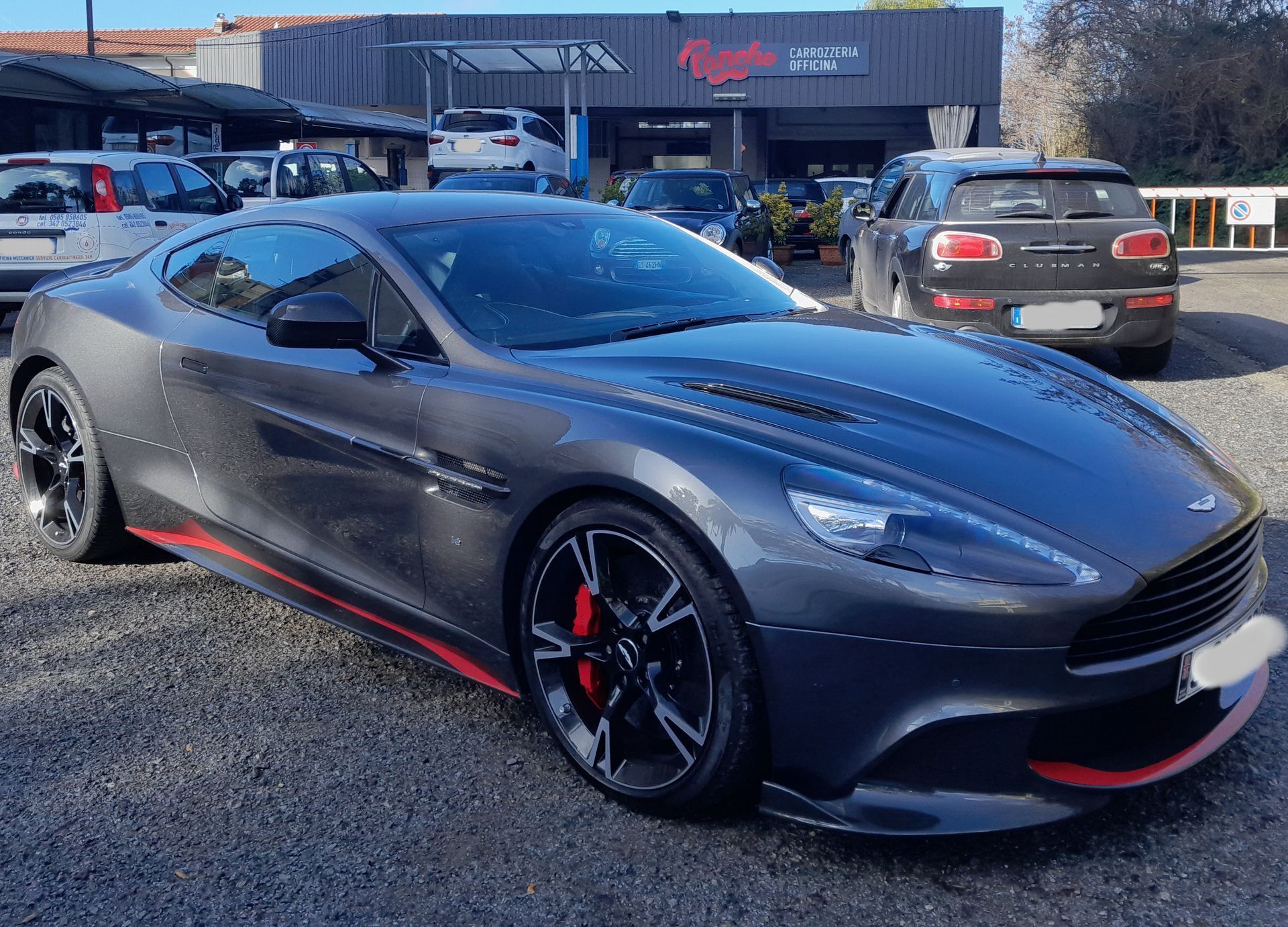 auto di lusso Aston Martin
