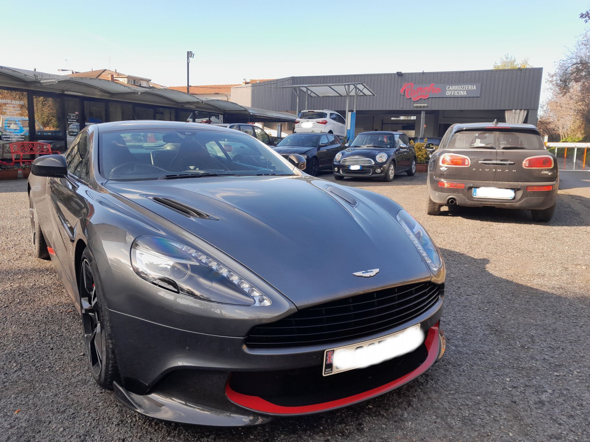 auto di lusso Aston Martin