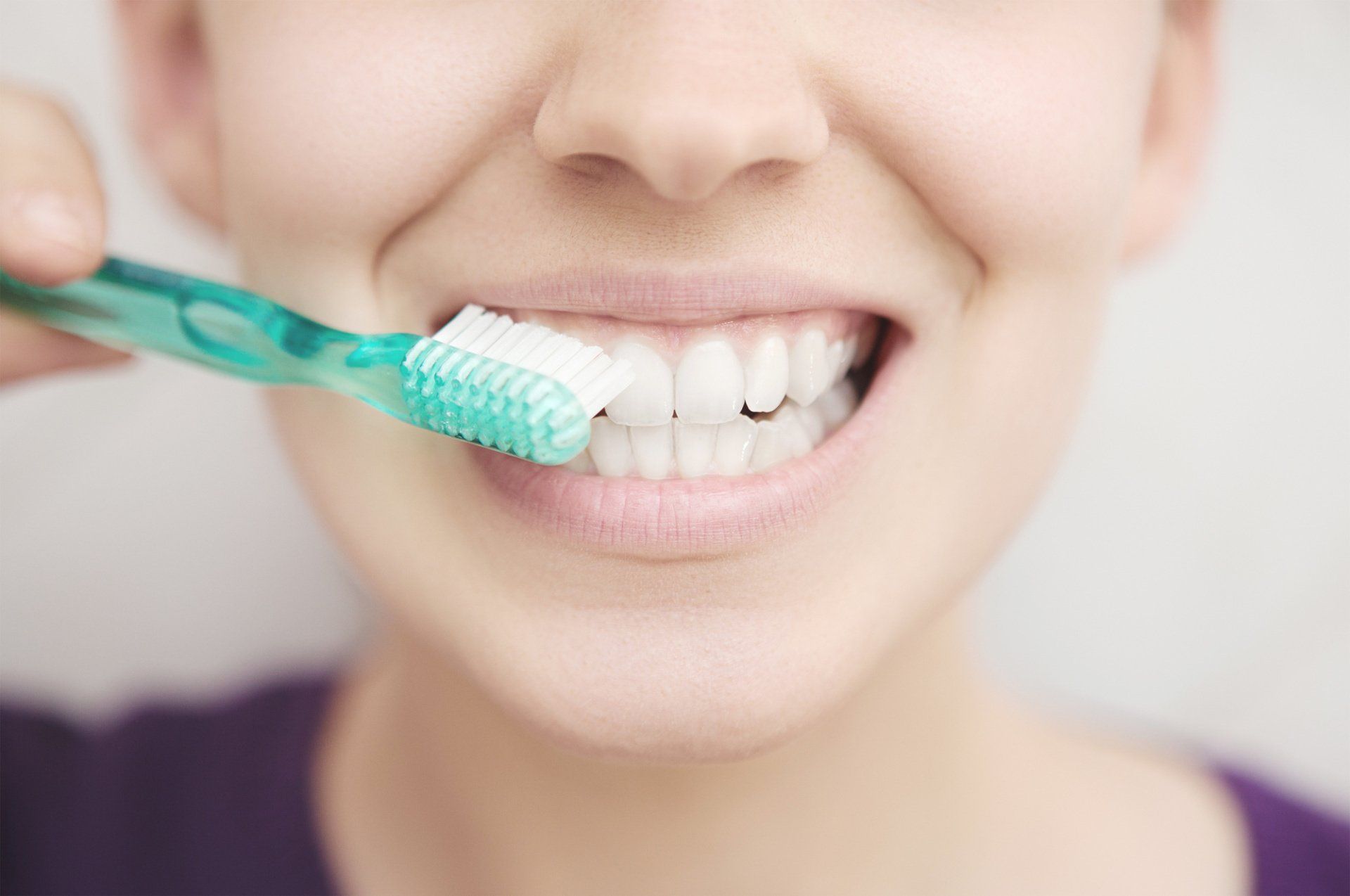 woman brushing her teeth