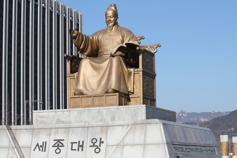 Chân dung vua Sejong, người đã tạo ra bảng chữ cái tiếng Hàn giúp cho việc học tiếng Hàn trở nên dễ dàng hơn