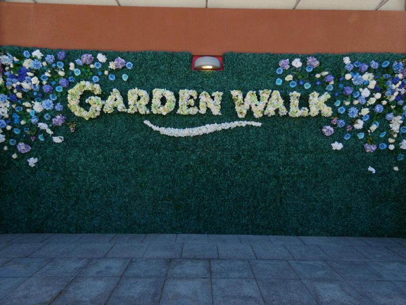 Anaheim GardenWalk live wall