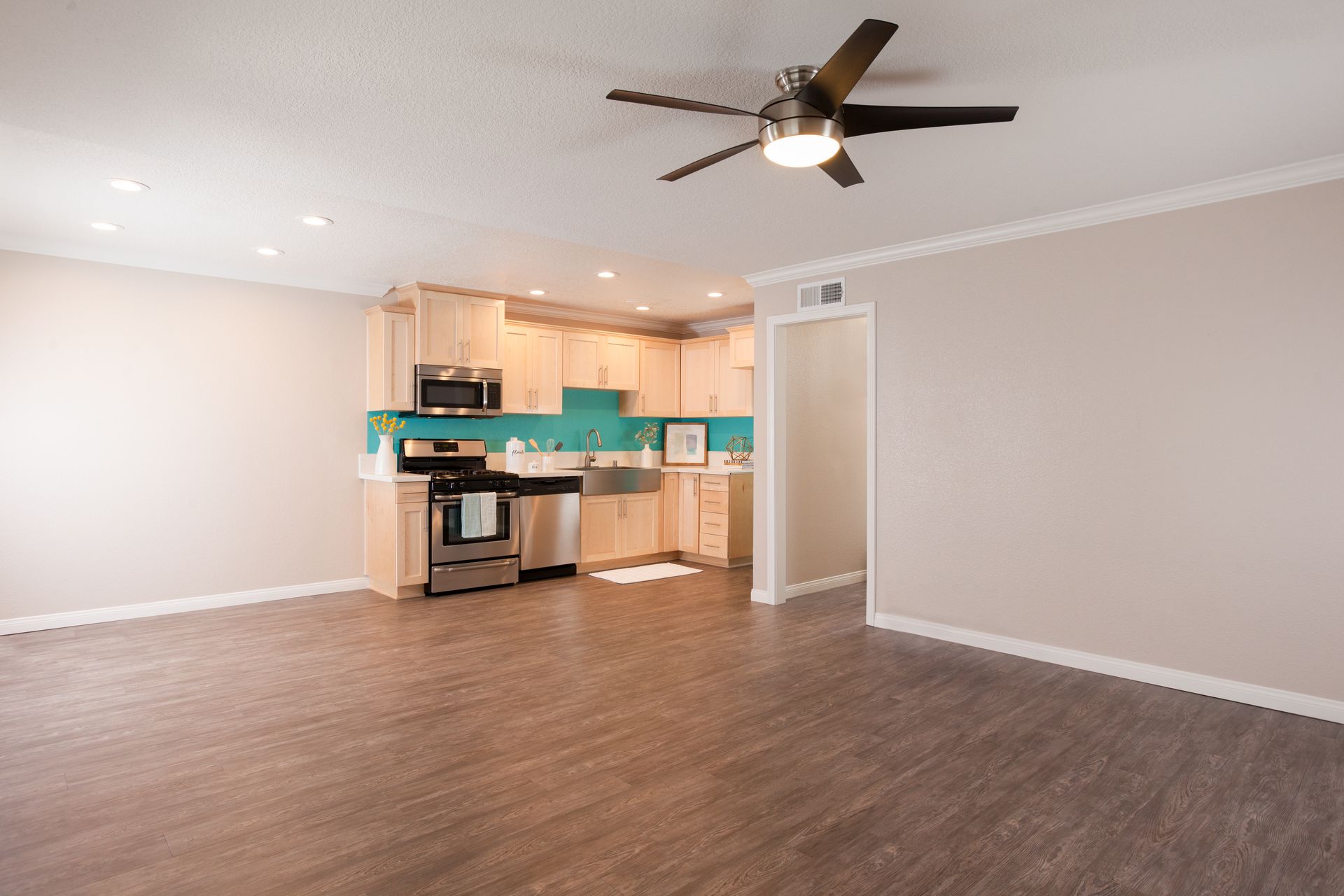 Stonybrook Apartment Unfurnished Livingroom with fan