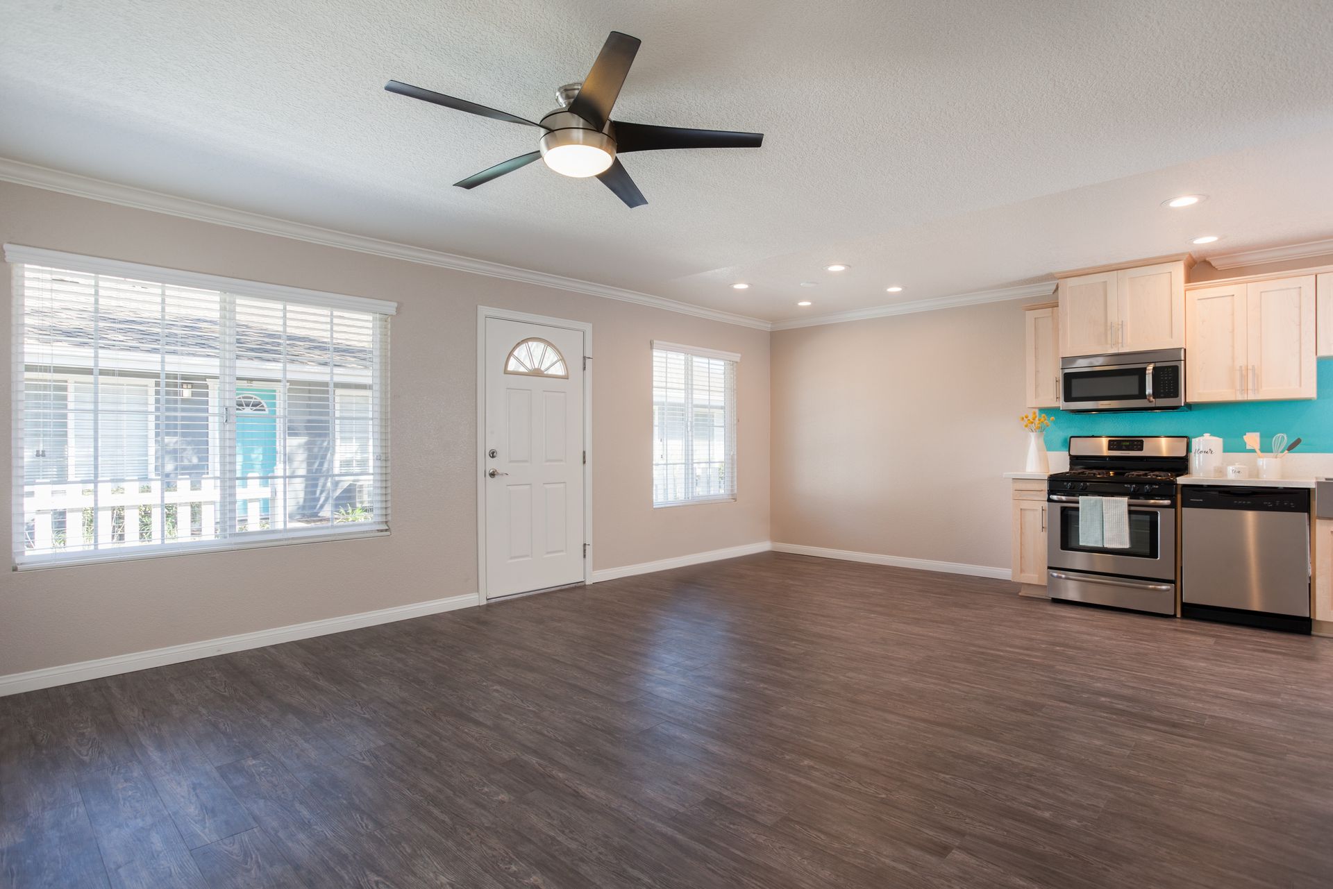 Stonybrook Apartment Unfurnished Livingroom