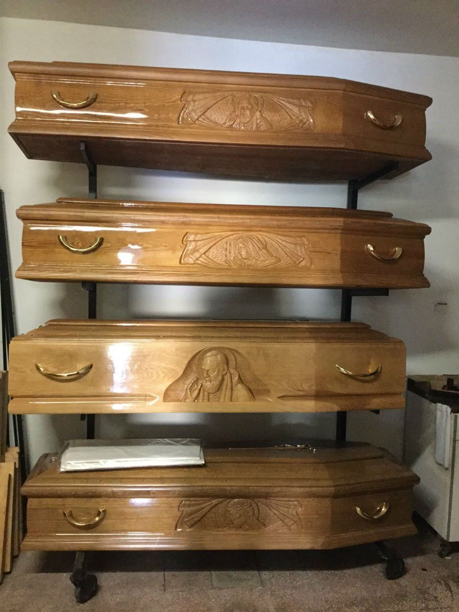 casse funebri di legno intragliato