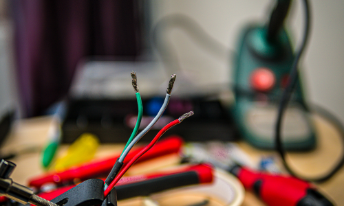 A close up of a bunch of wires on a table.