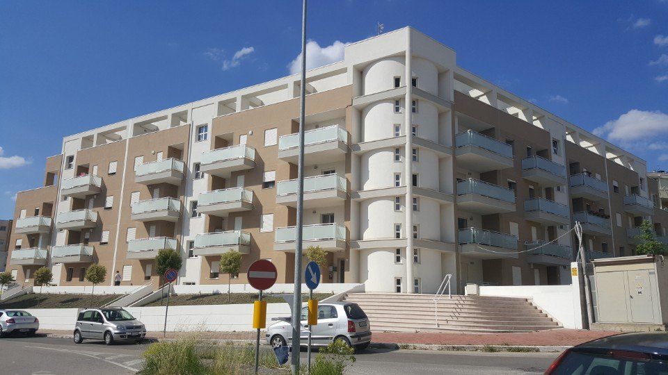 Veduta laterale di una nuova costruzione