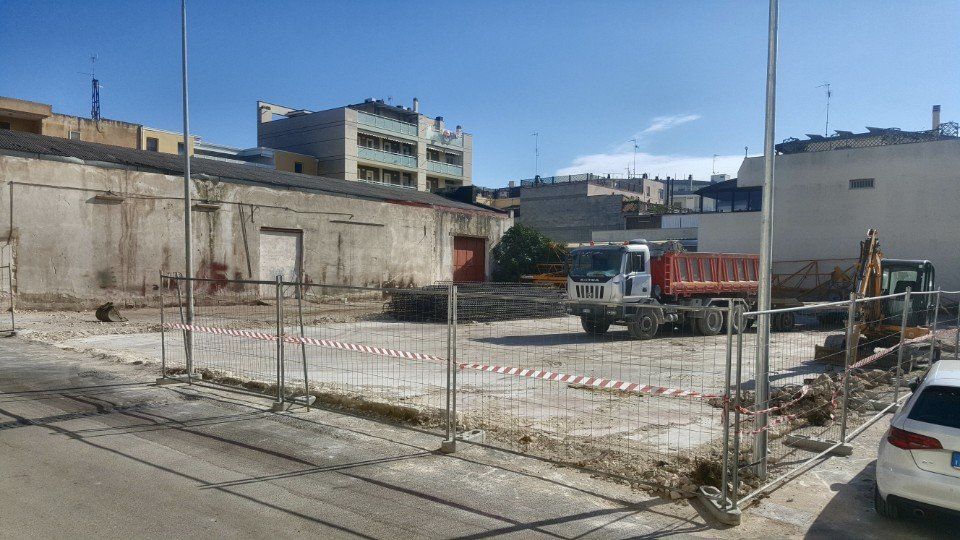 Cantiere con camion