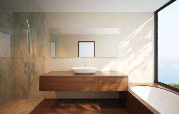 bagno moderno con mobile e pavimento in legno