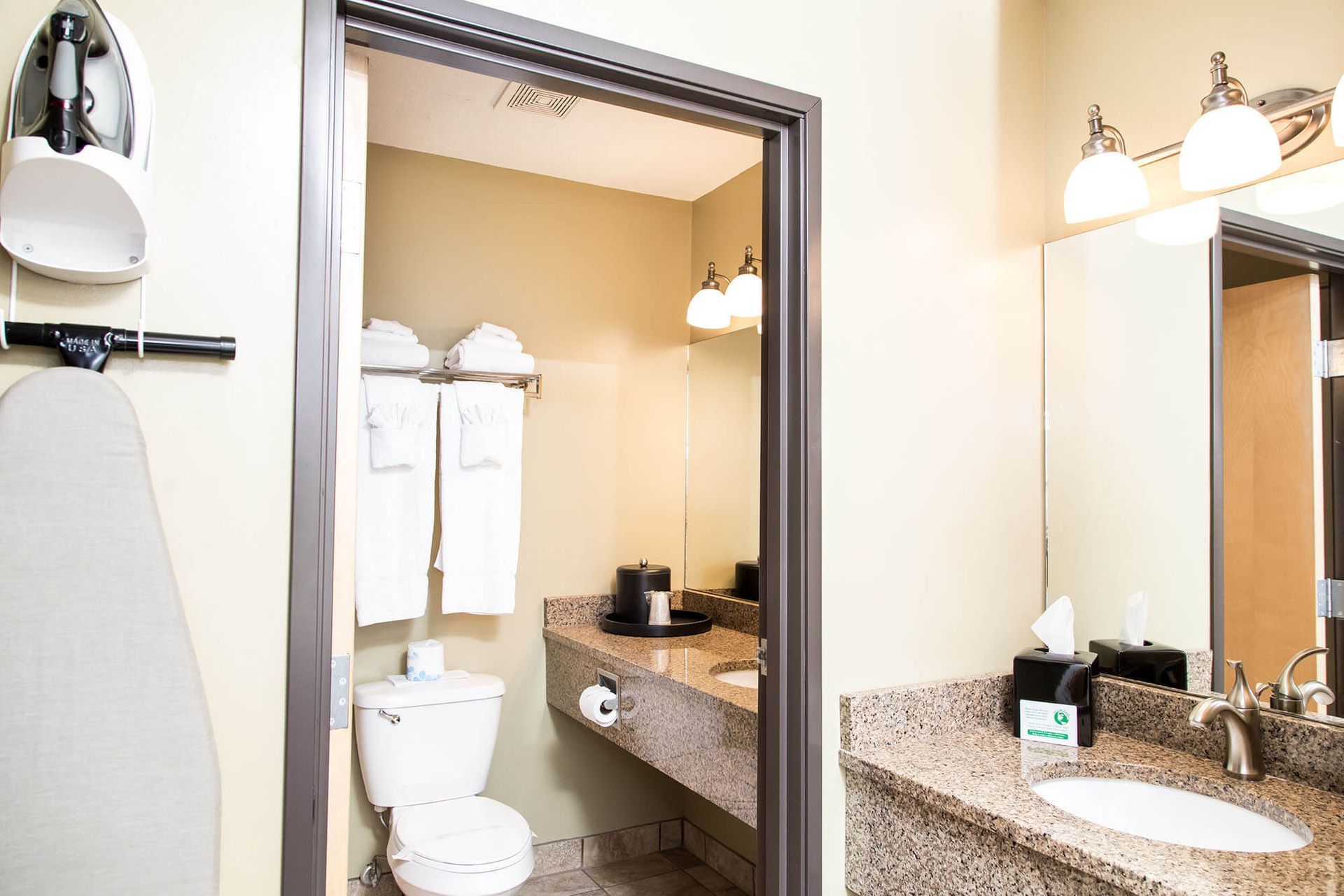 Harvest Inn bathroom