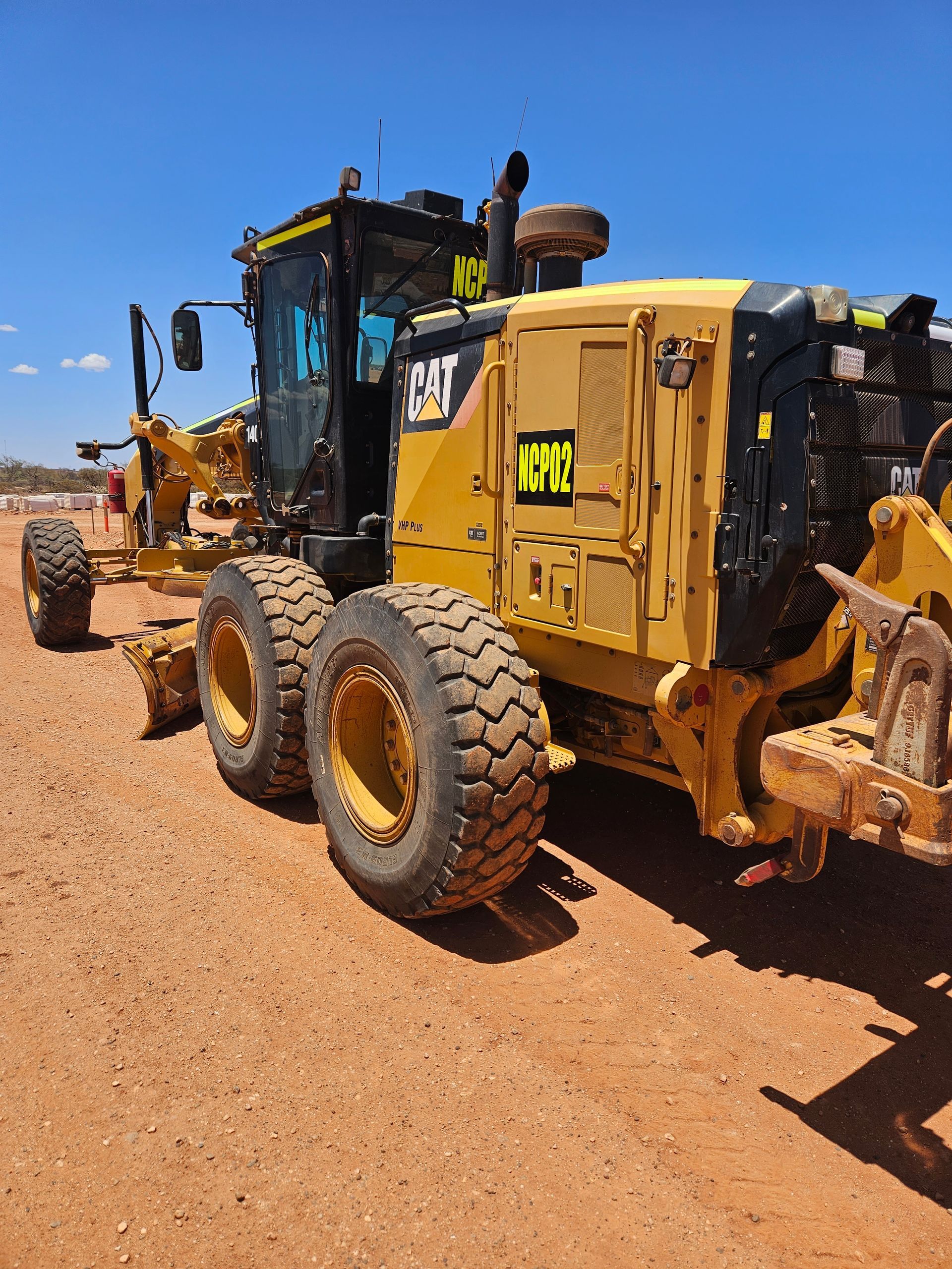 CAT 140 grader