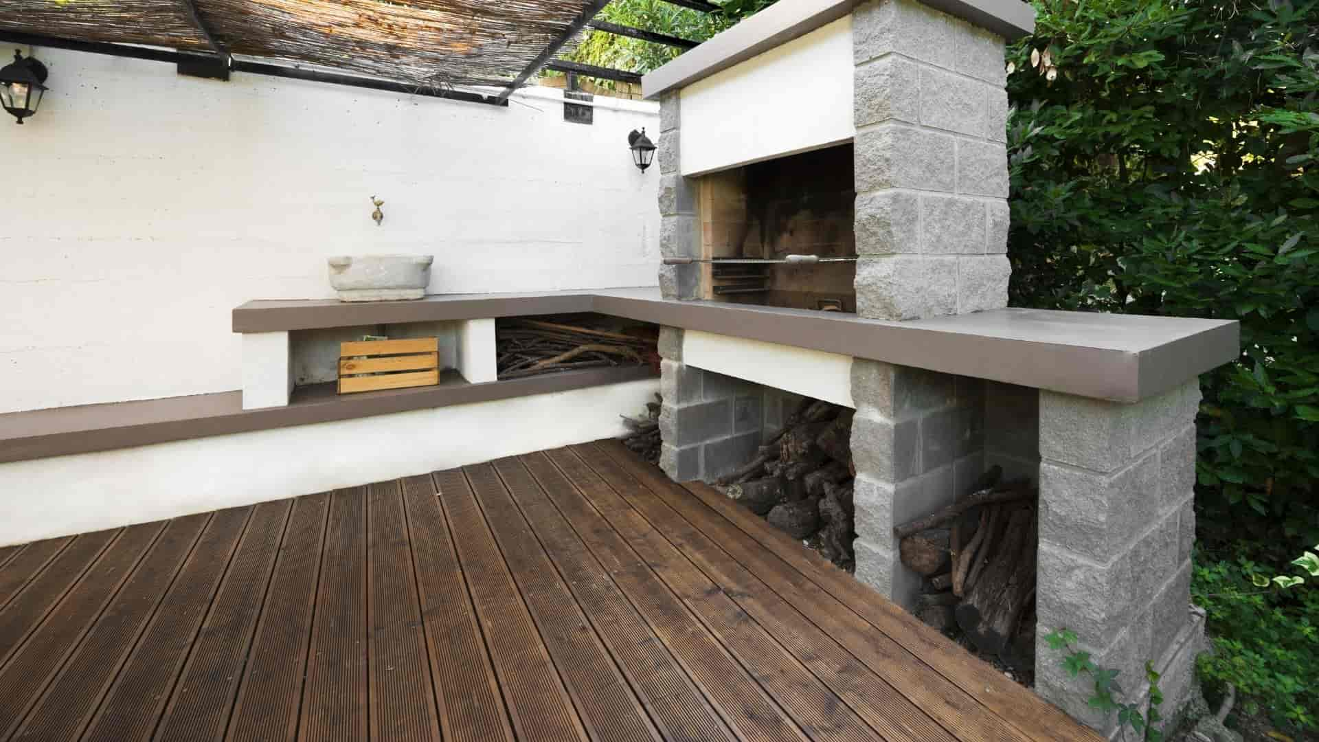outdoor kitchen w/ built in bbqs