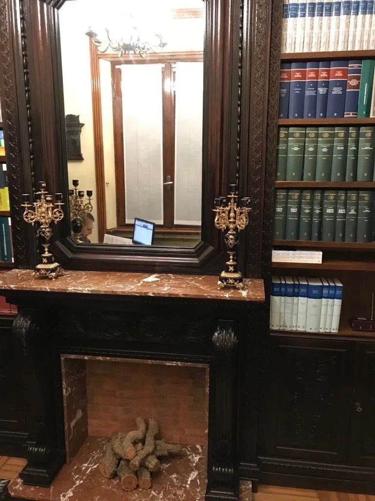 Ufficio con porta studio legale a Milano