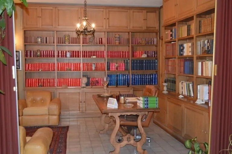 Stanza studio legale Caltanissetta