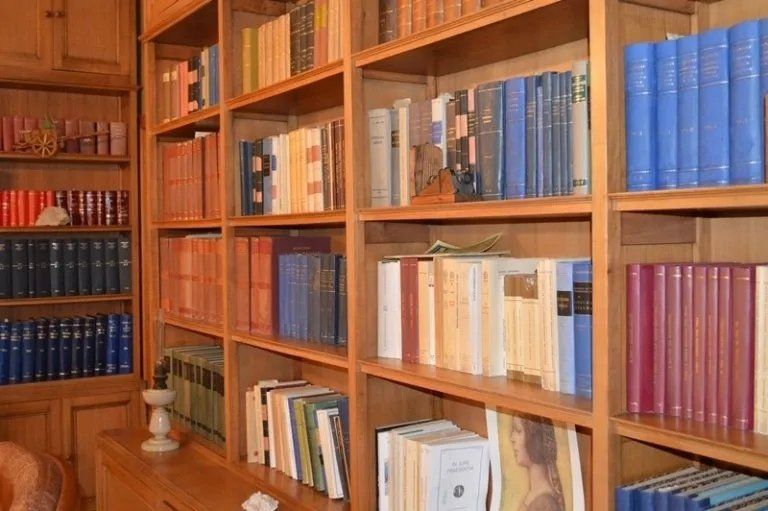 Scaffali studio legale Caltanissetta