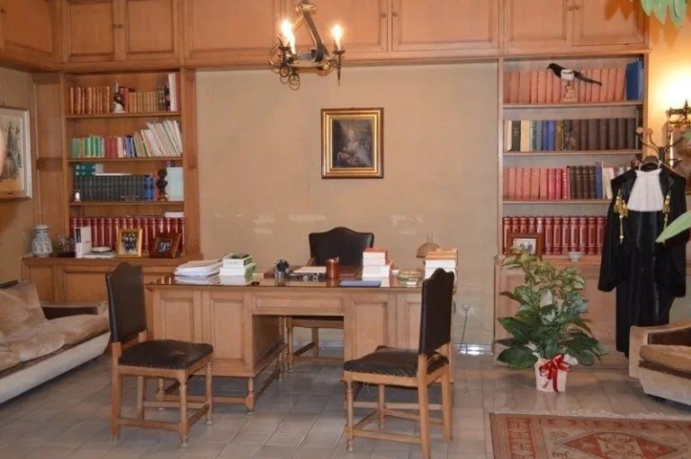 Scrivania studio legale Caltanissetta