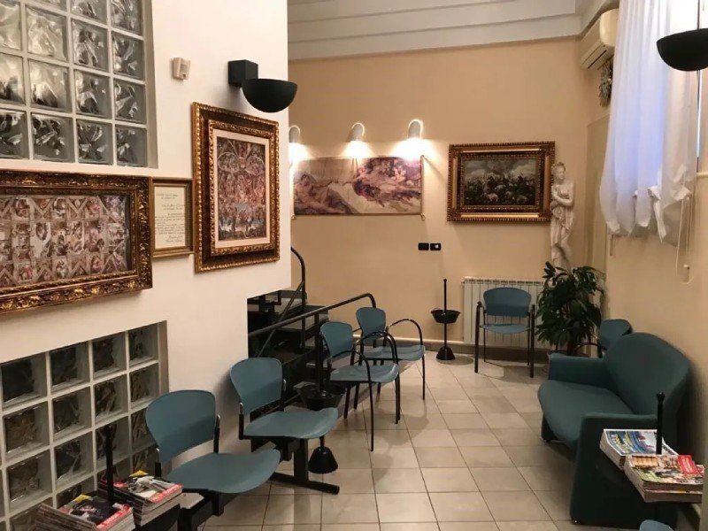 Sala d'attesa studio legale Valguarnera