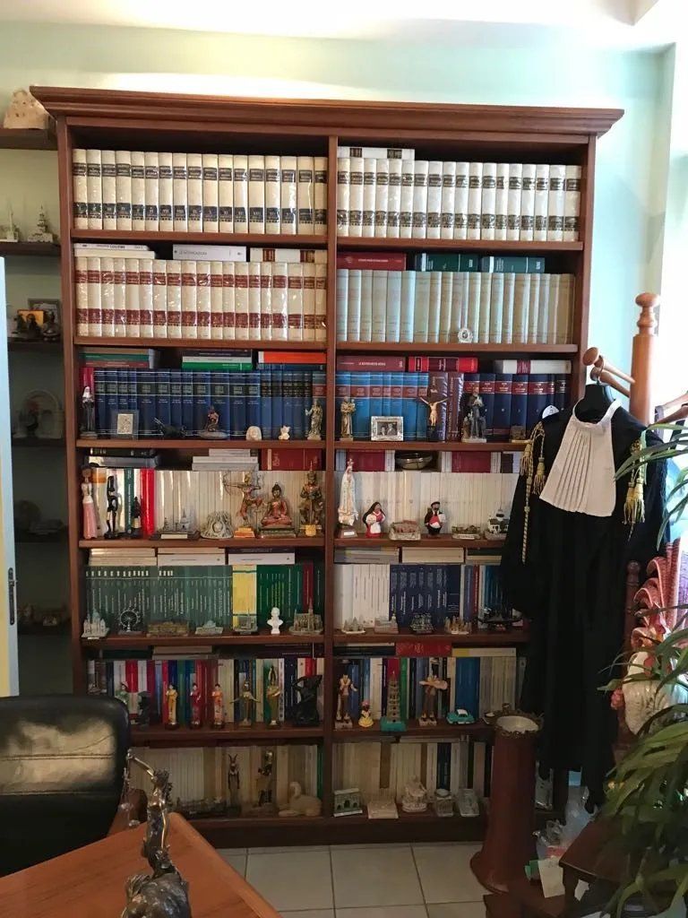 Libreria in legno studio legale Valguarnera