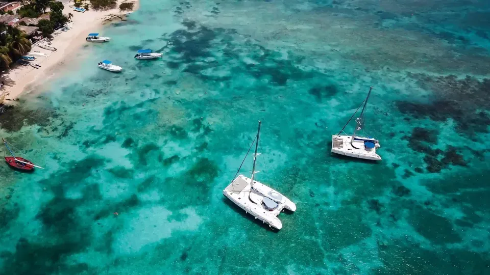 Actividades para hacer en San Andrés durante noviembre vistas desde el Hotel Delamar, con planes de mar, naturaleza y gastronomía caribeña